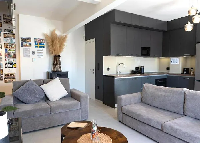 Modern Spacious 8th-floor With Large Balcony 1 Min To Metro