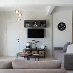 Modern Spacious 8th-floor With Large Balcony 1 Min To Metro Apartament