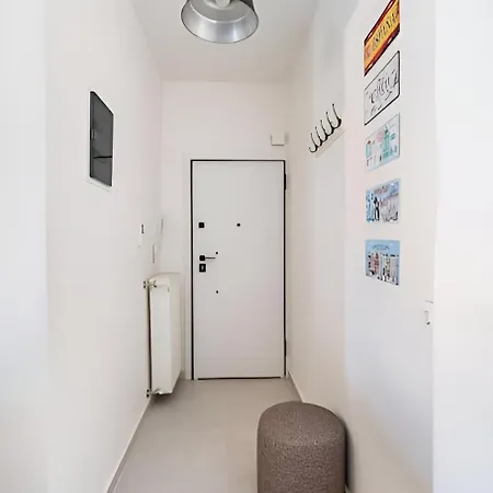 Elegant, Modern & Spacious In With Balcony Apartment *