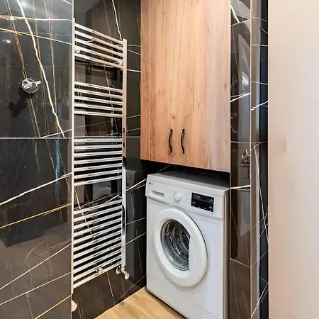Elegant, Modern & Spacious In With Balcony Apartment