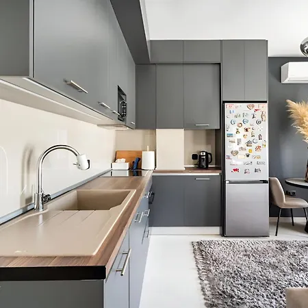 Apartment Elegant, Modern & Spacious In With Balcony Thessaloniki