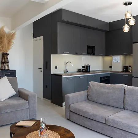 Modern & Spacious 8Th-Floor Apartment With Large Balcony