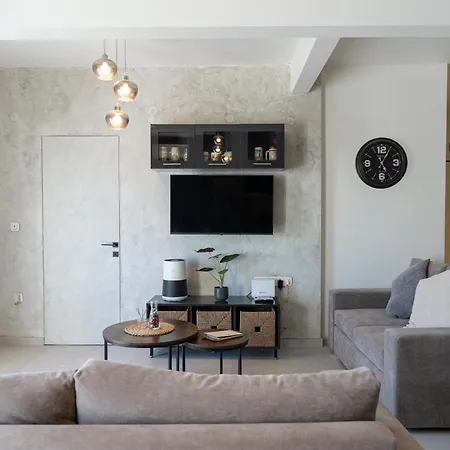 Modern & Spacious 8Th-Floor Apartment With Large Balcony Apartmán
