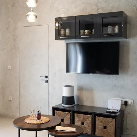 Modern & Spacious 8Th-Floor Apartment With Large Balcony Apartmán